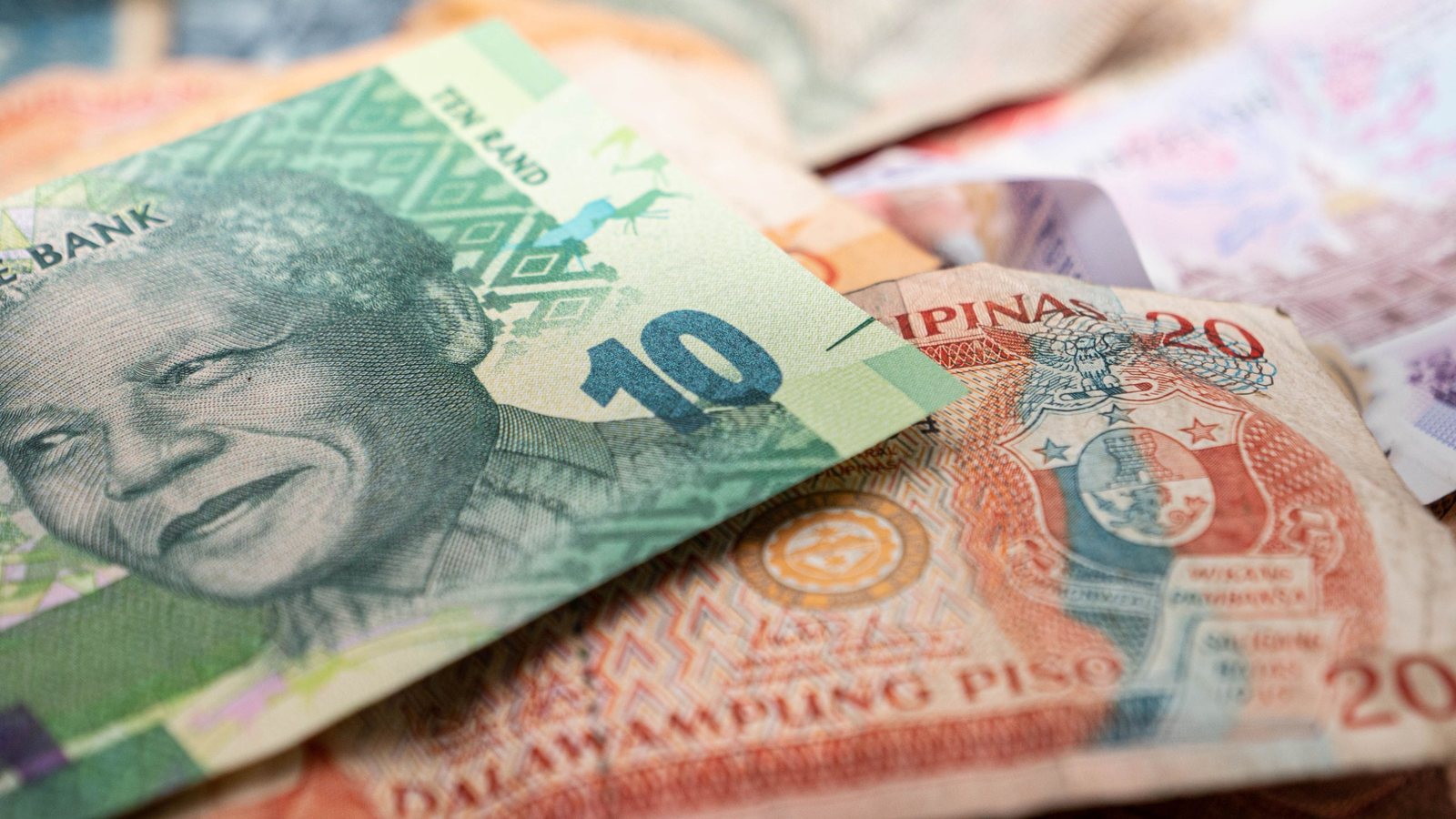 South African R10 note on top of other banknotes, a nod to SEO cost in South Africa